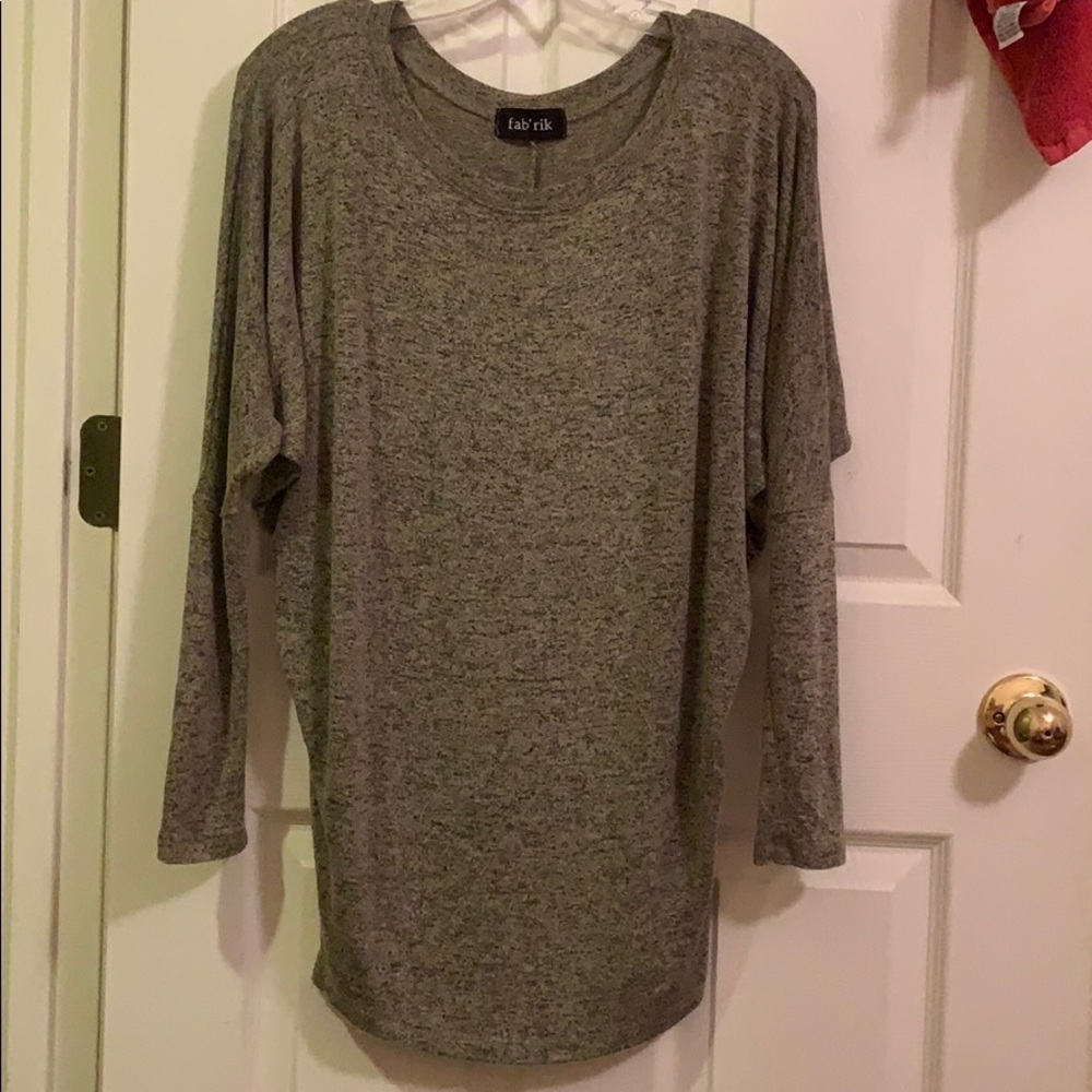 3/4 length fitted sleeve long tee